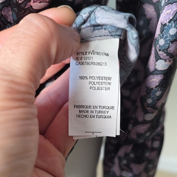 Tristan Floral Print Blouse with Bell Sleeves & Pearl Back Buttons – Size P/S - Picture 5 of 11